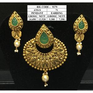 Buy 22 Karat Gold Pendant Set