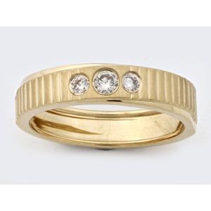 Buy 18 Karat Gold & Diamond Ring