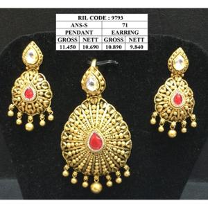 Buy 22 Karat Gold Pendant Set