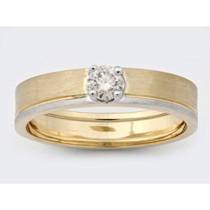 Buy 18 Karat Gold & Diamond Ring