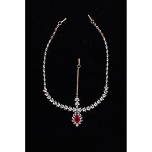 Buy 18 Karat Gold & Diamond Mang Tikka